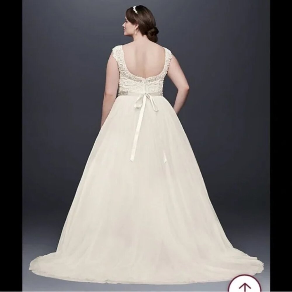 David’s Bridal Tulle and Scroll Lace Cap Sleeve Wedding Dress - Picture 2 of 6